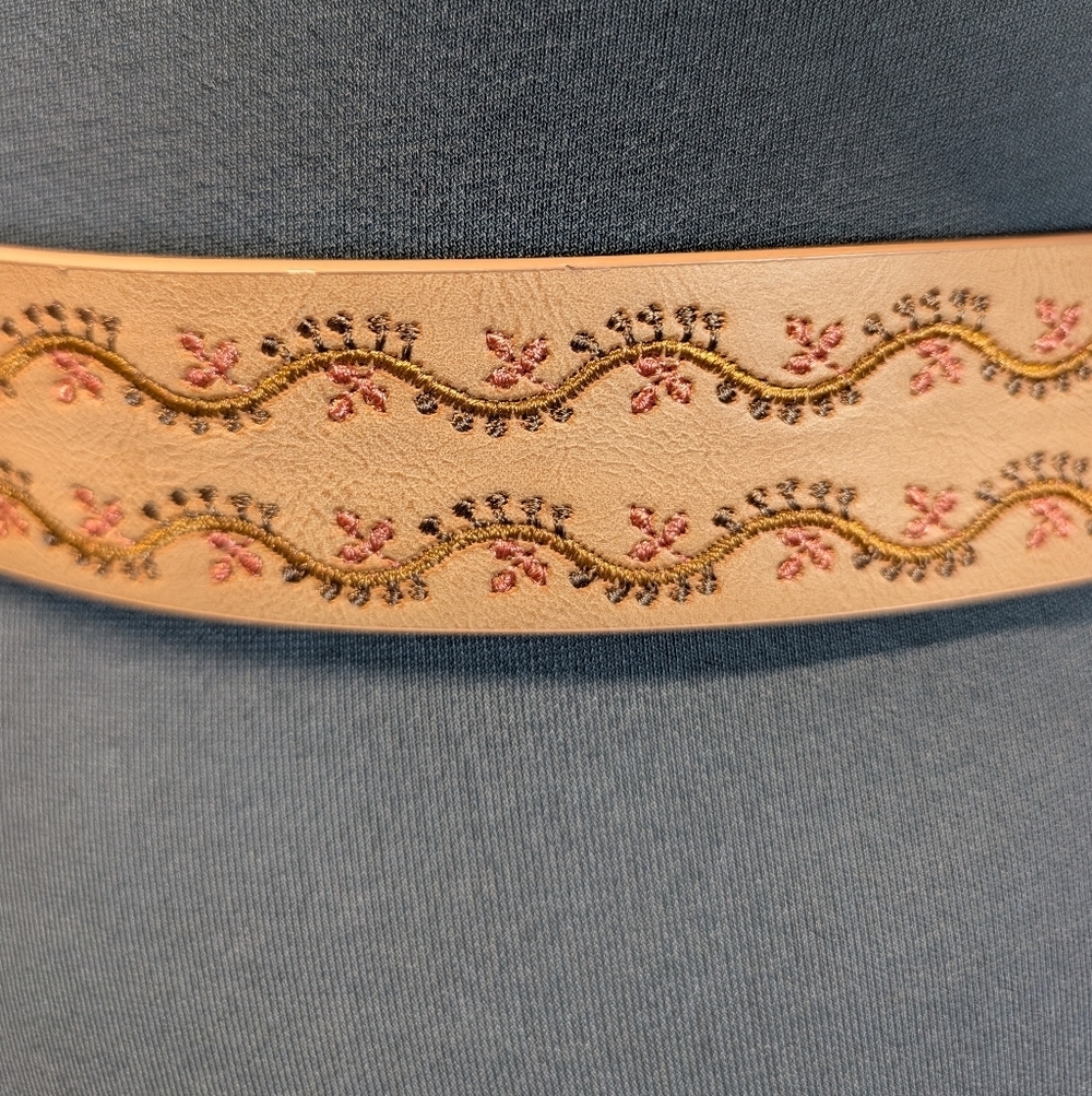 Haute Hippie Tan Vegan Leather Embroidered Belt Size M NWOT - Picture 3 of 6